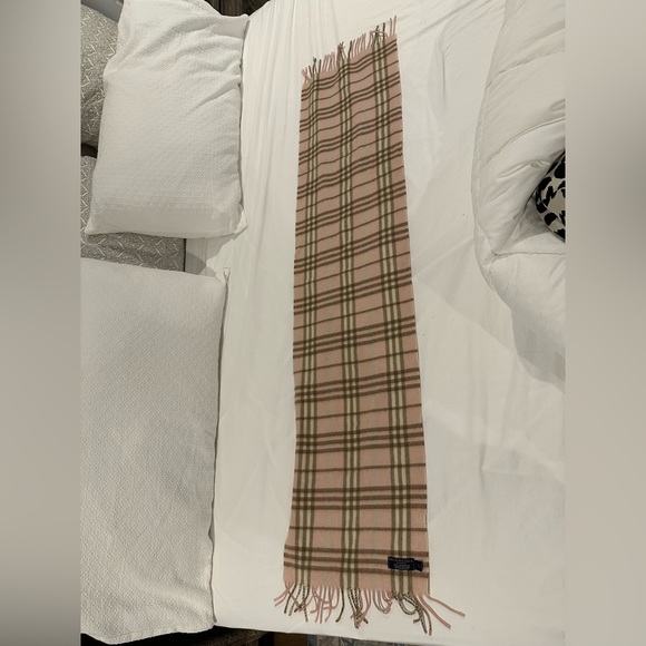 BURBERRY London Baby Pink 12” x 52” Cashmere Scarf - Picture 1 of 2